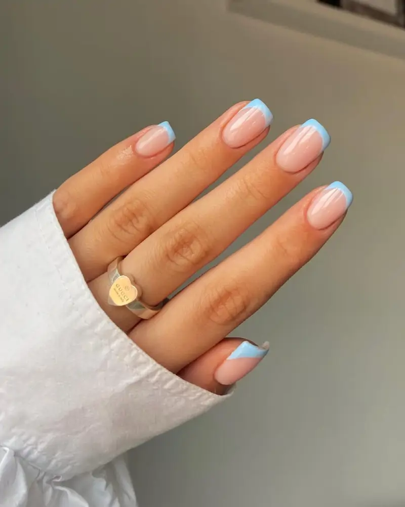 Uñas azul pastel primavera diseños elegantes