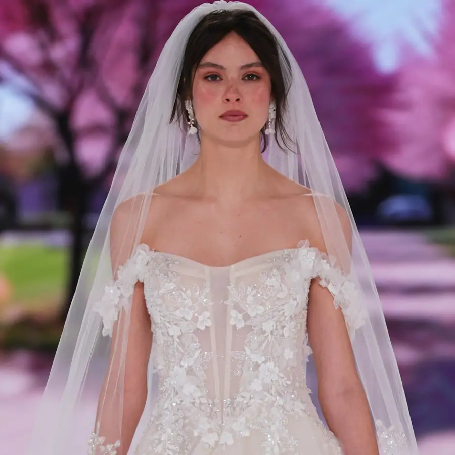 Albasarí Caro, directora de la Barcelona Bridal Fashion Week: “Las principales tendencias en novias son las perlas, las flores, los vestidos transformer y los volúmenes”