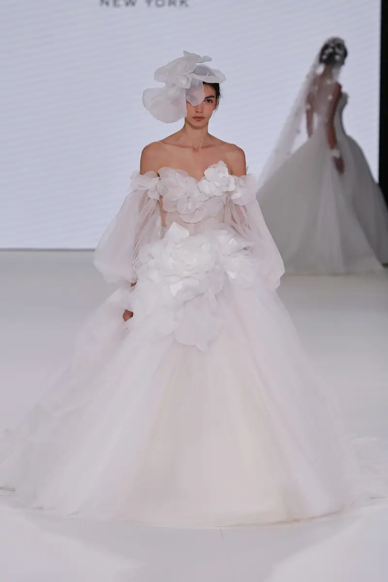 vestido de falda con volumen en BBFW