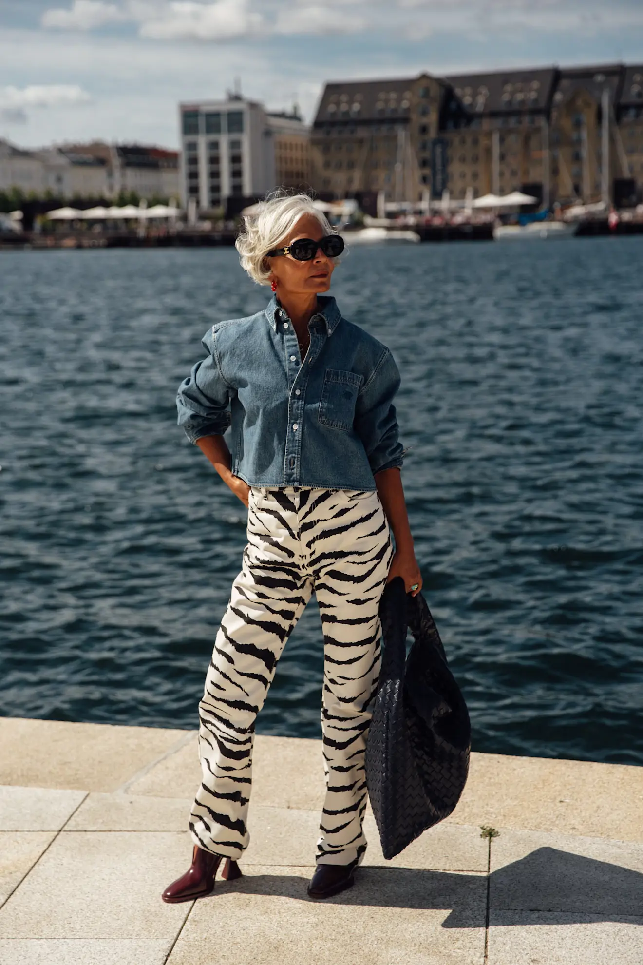 Pantalones animal print + camisa vaquera