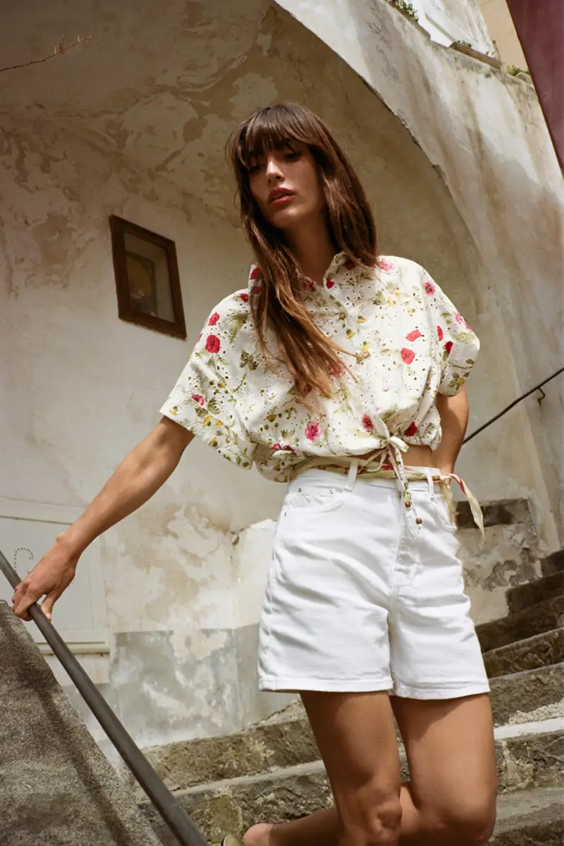 Camisa con bordados de Zara