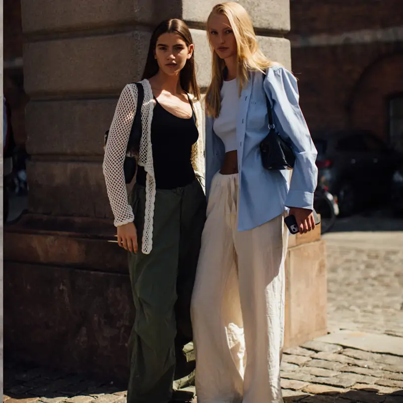 mujeres con pantalones frescos