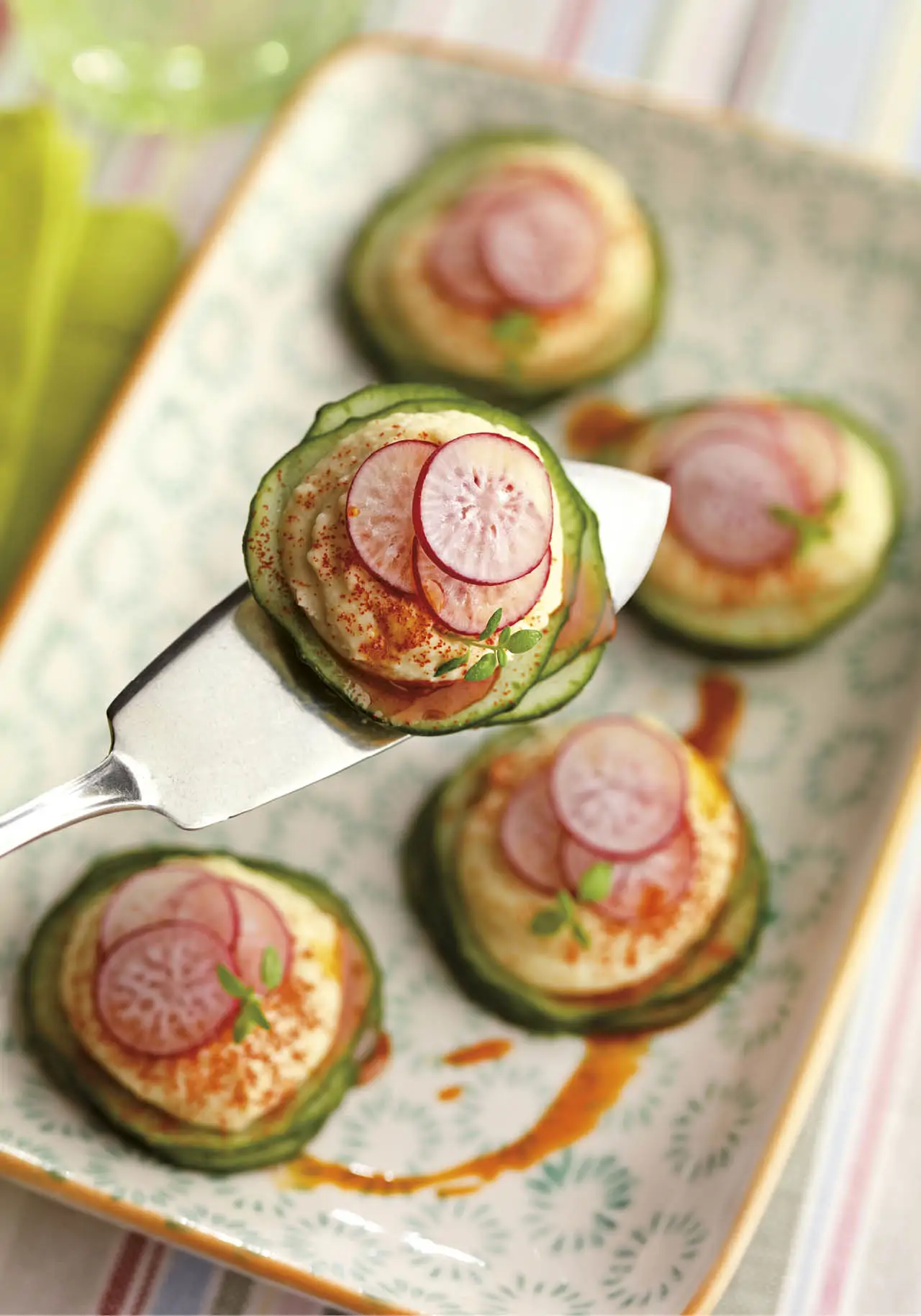recetas con pepino hummus rabano
