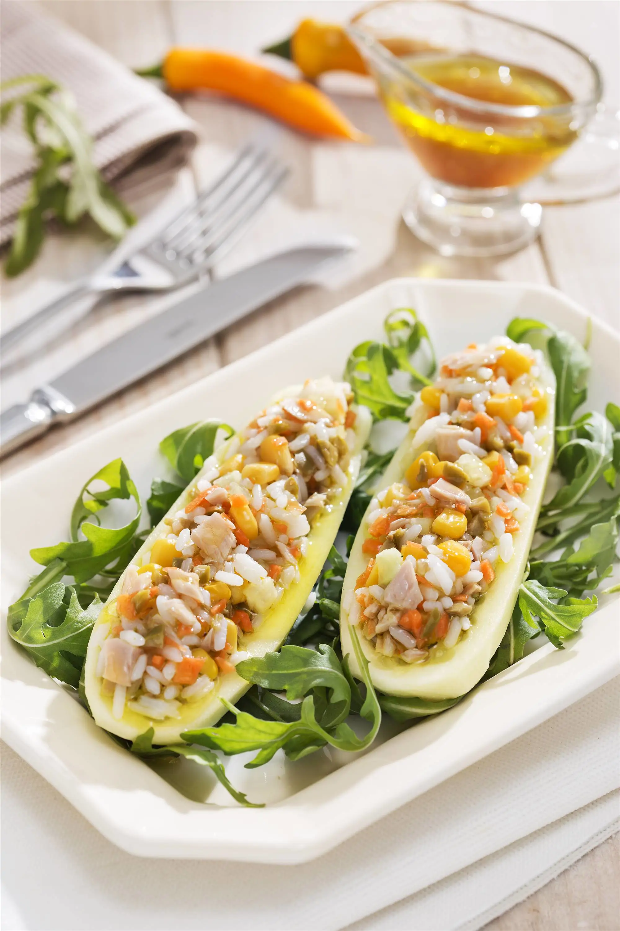 recetas con pepino Barquitas de pepino con ensalada