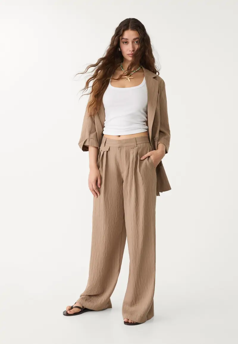Pantalón con efecto arrugado