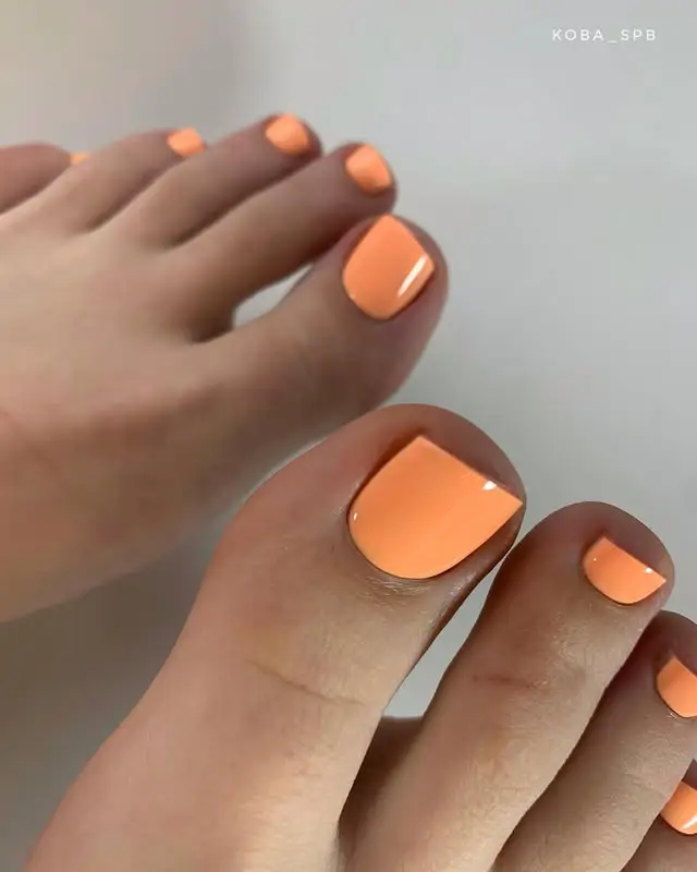 peach nails