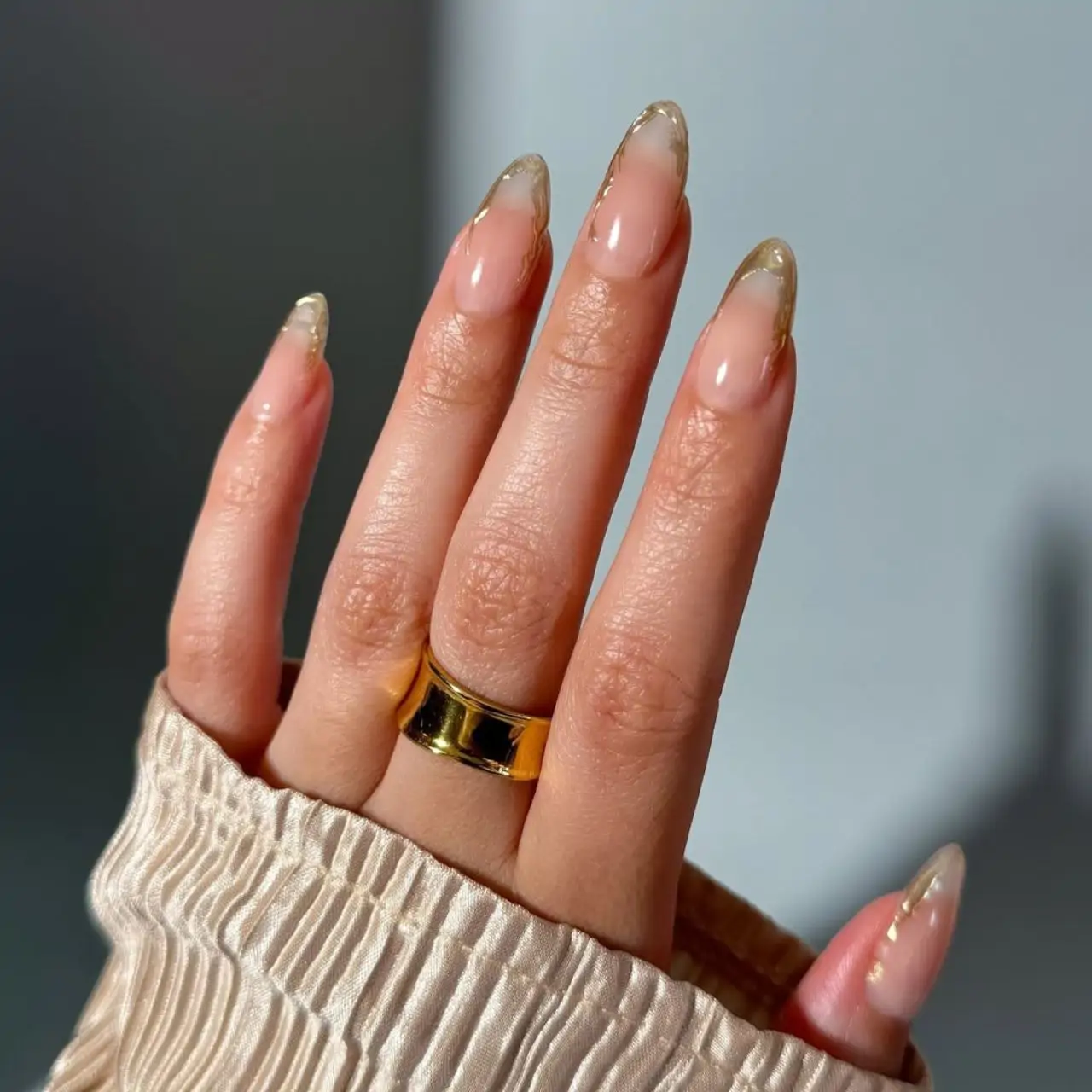 Diseños uñas almendradas elegantes tendencia 2025