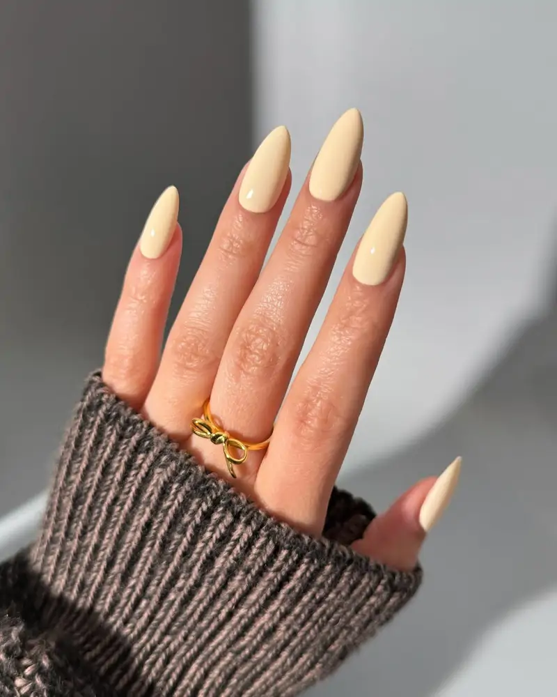Diseños uñas almendradas elegantes tendencia