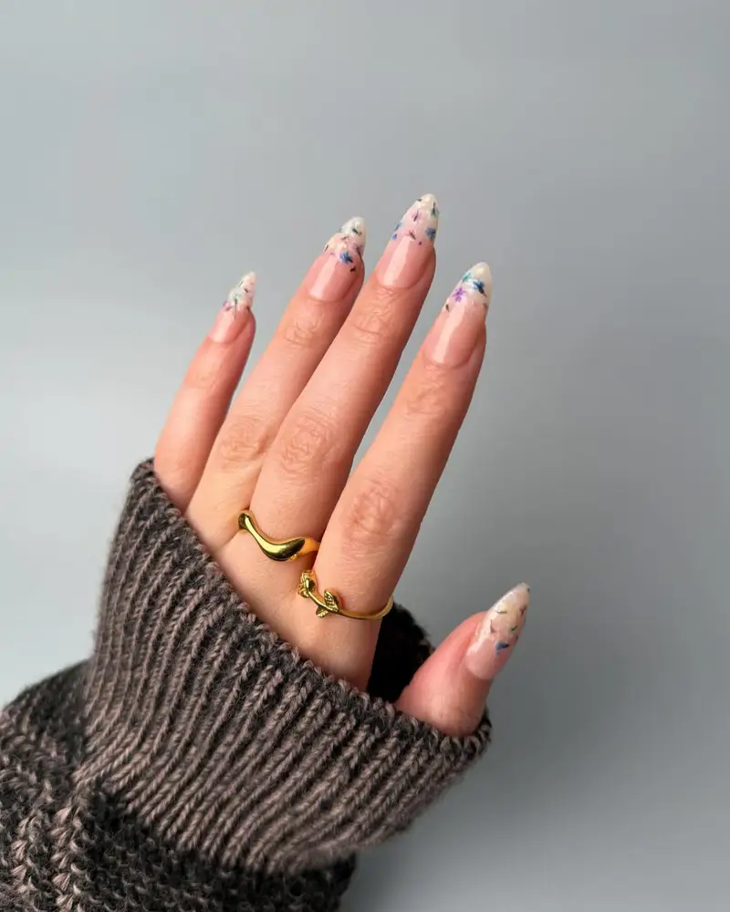 Diseños uñas almendradas elegantes tendencia