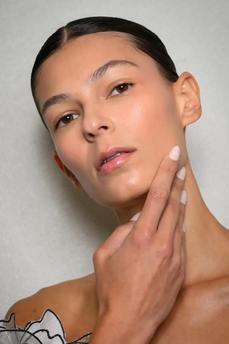 Diseños uñas almendradas elegantes tendencia
