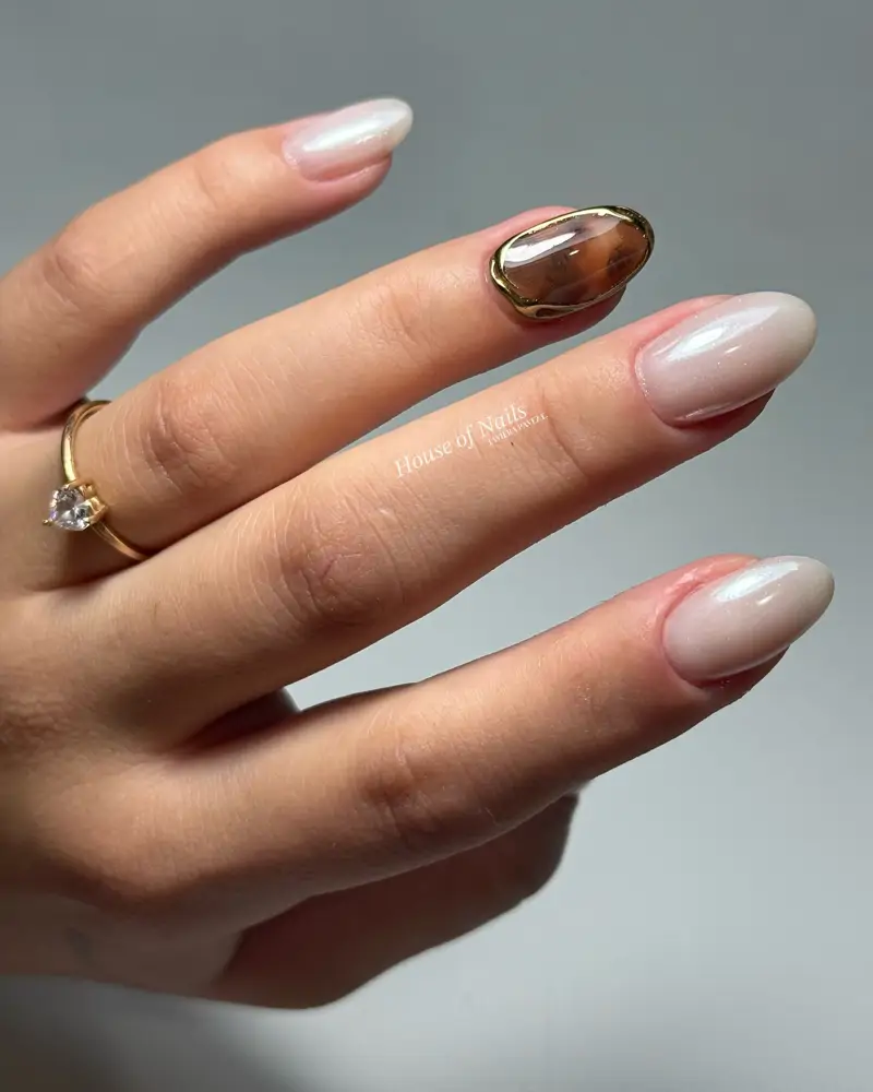 Diseños uñas almendradas elegantes tendencia