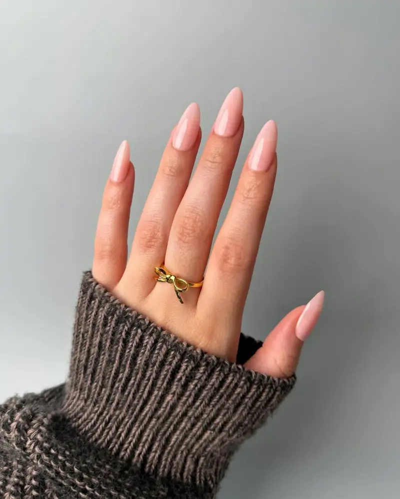 Diseños uñas almendradas elegantes tendencia