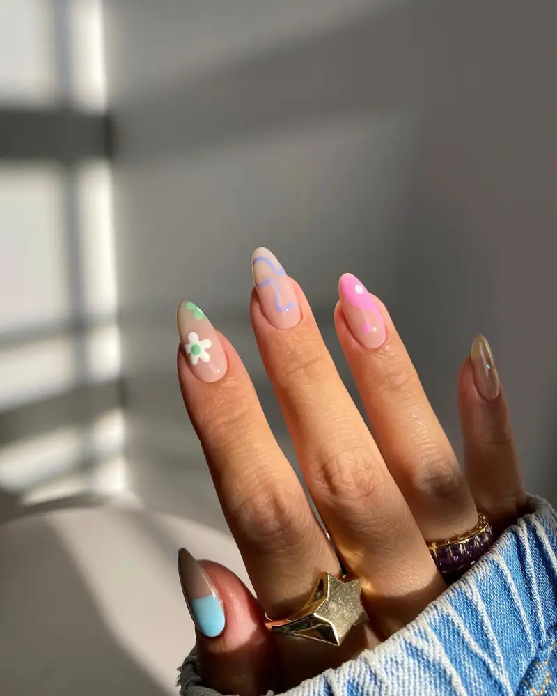 Diseños uñas almendradas elegantes tendencia