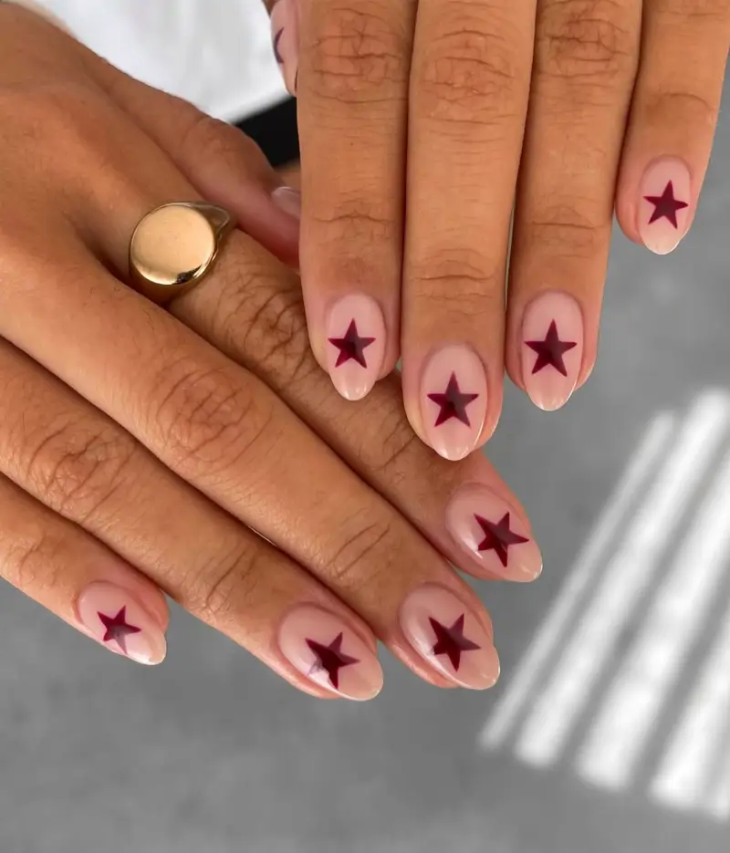 Diseños uñas almendradas elegantes tendencia