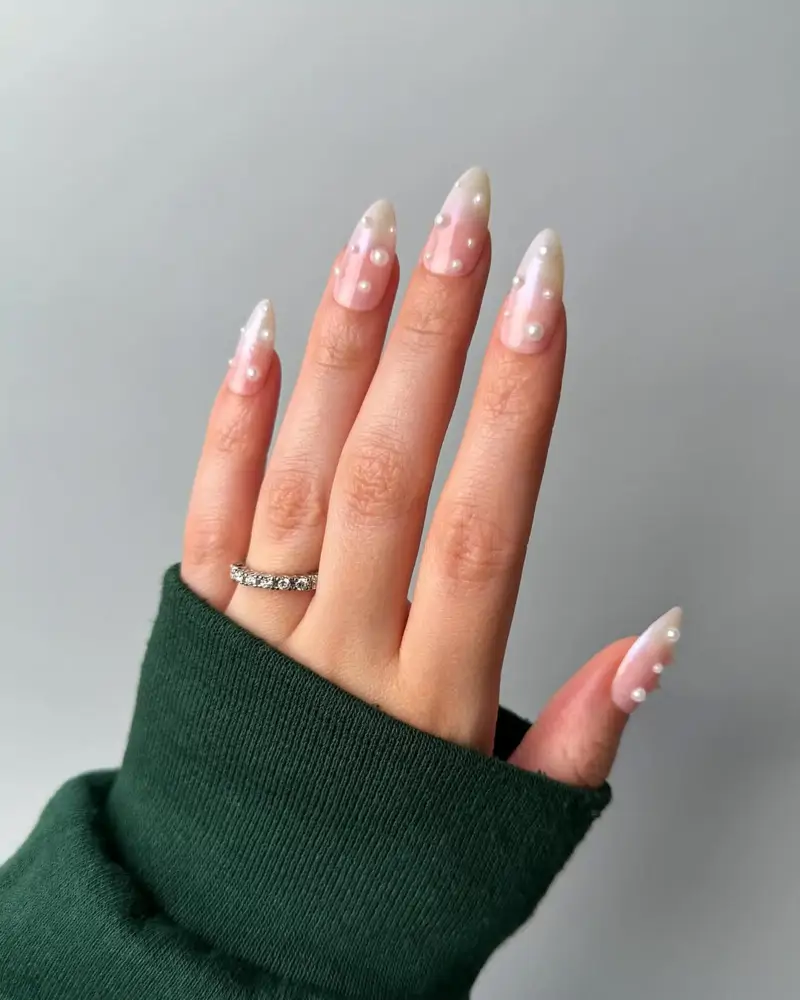 Diseños uñas almendradas elegantes tendencia