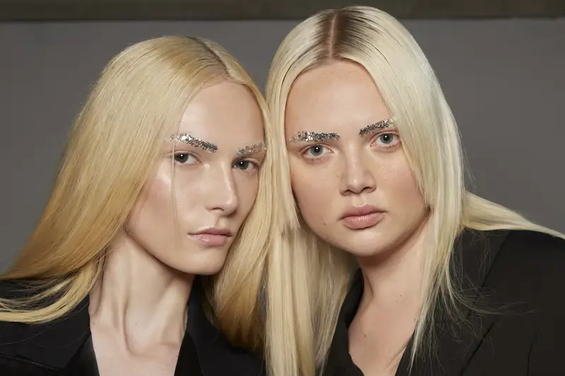 Cómo decolorar el pelo en casa: 5 cosas que no tienes que hacer y 5 que sí, según una experta