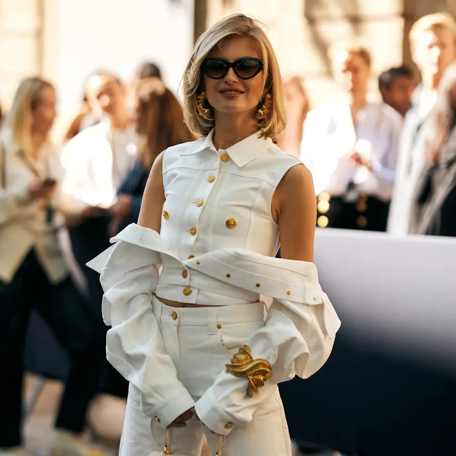 En mayo, los vaqueros se llevan blancos y con alpargatas: 10 modelos de Zara para vestir cómoda y elegante