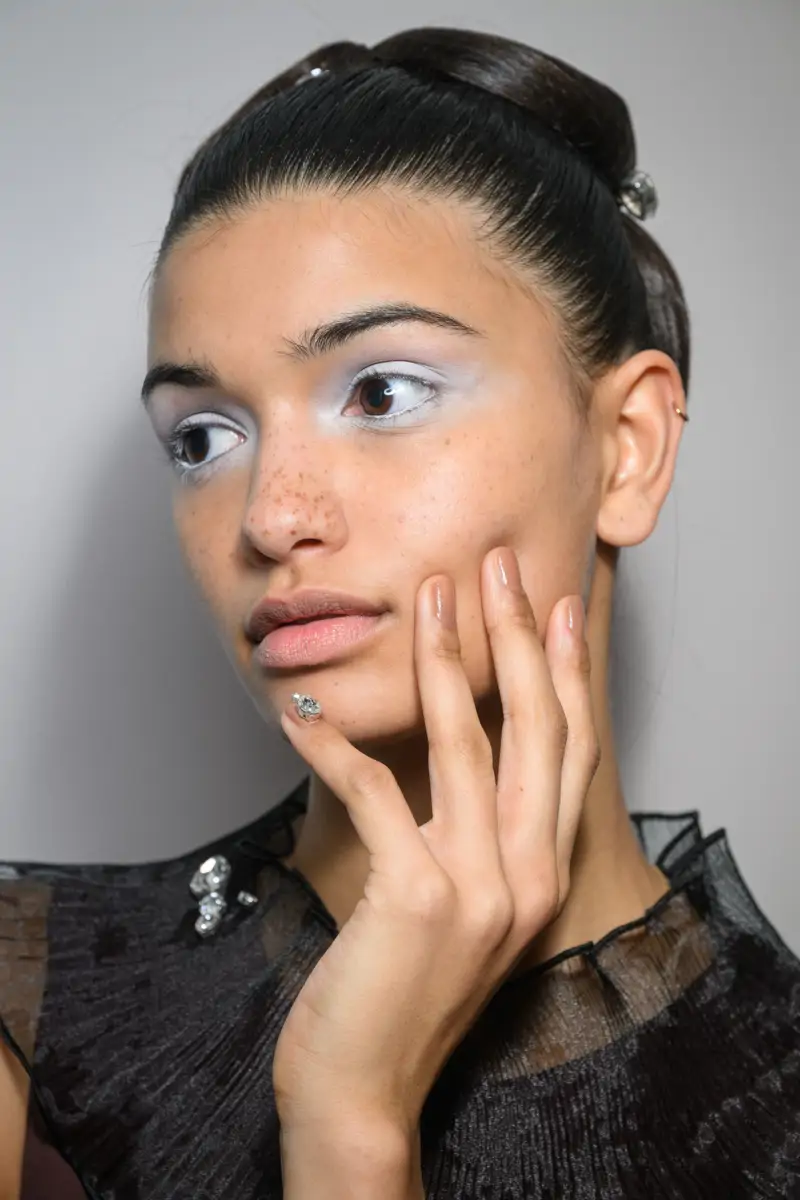 Diseños uñas nude lujo silencioso tendencia 2025