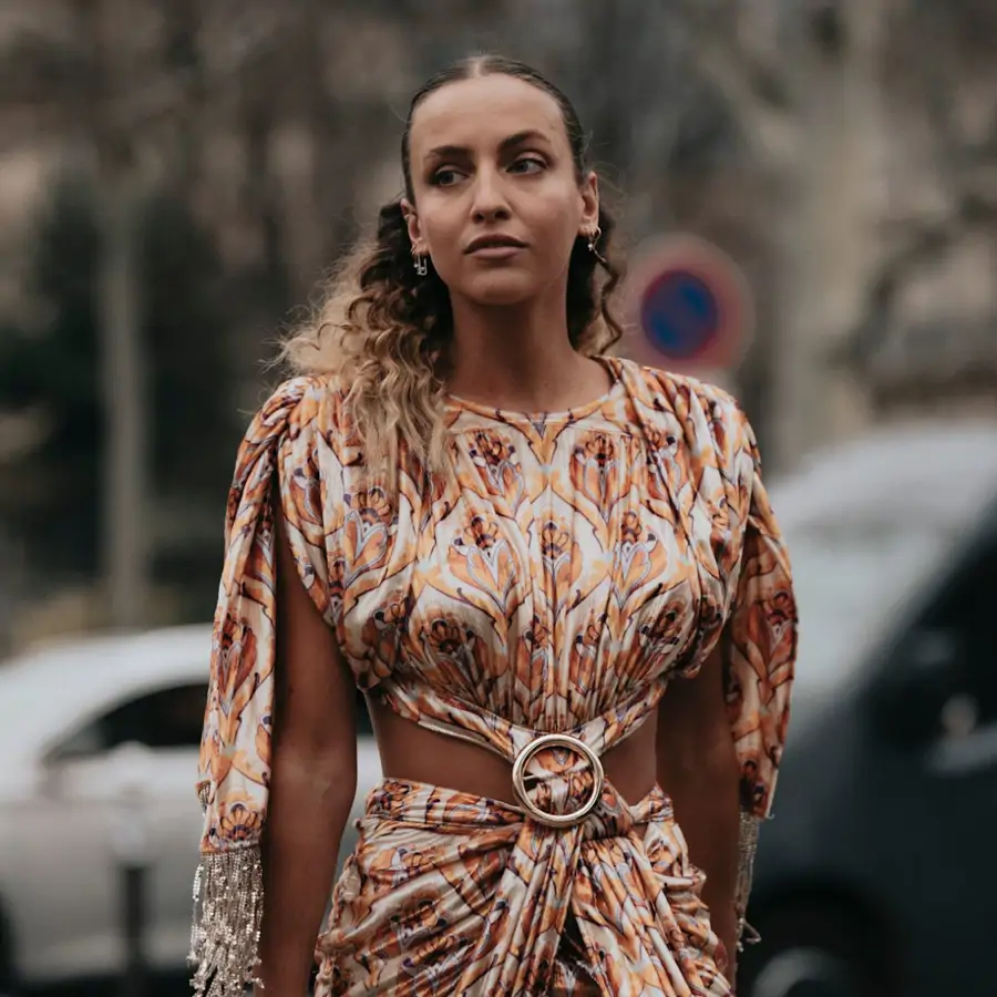 Las alpargatas estilizan más con vestidos de este largo: 6 modelos de lino de Zara que disimulan barriga