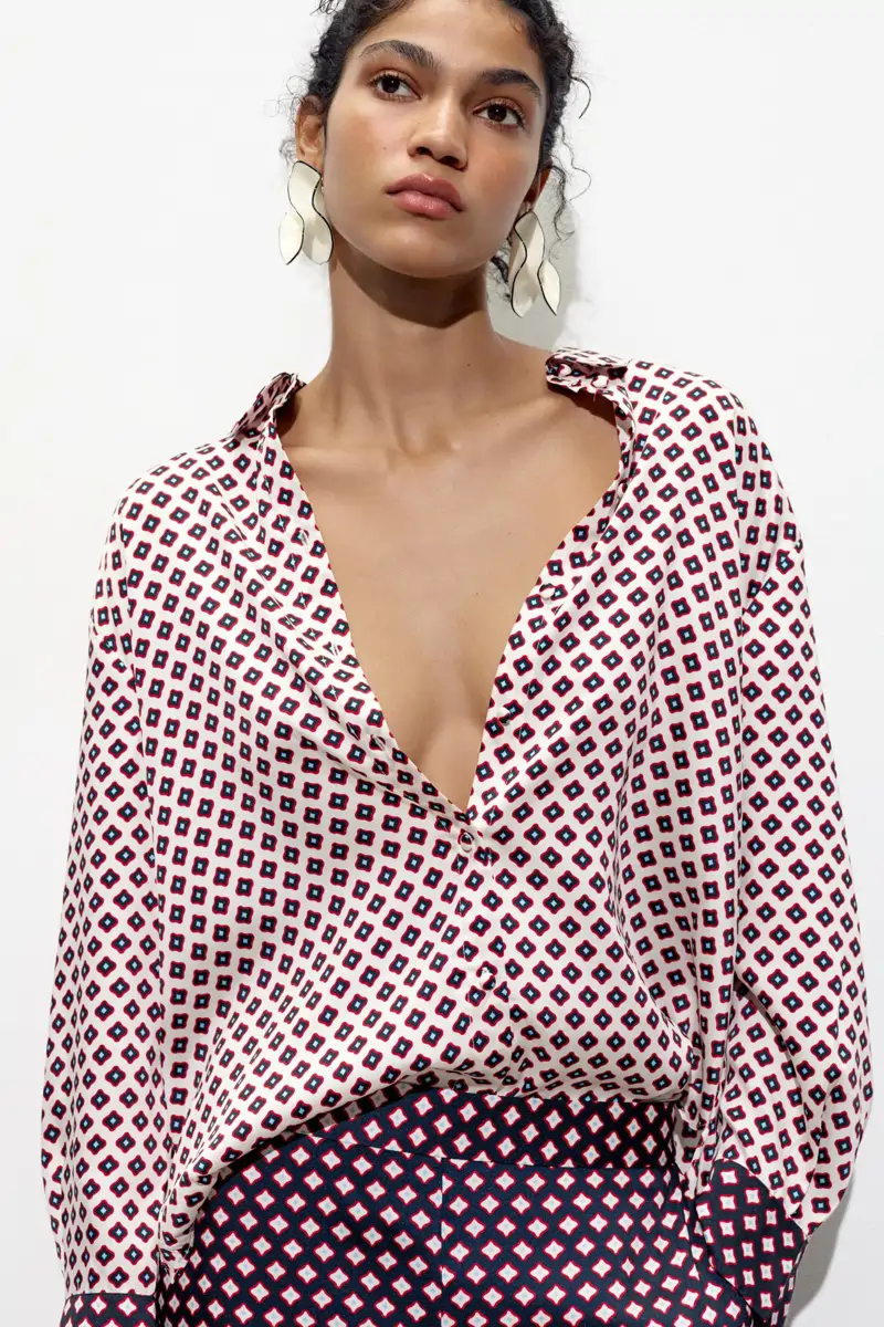 Camisa con estampado geométrico