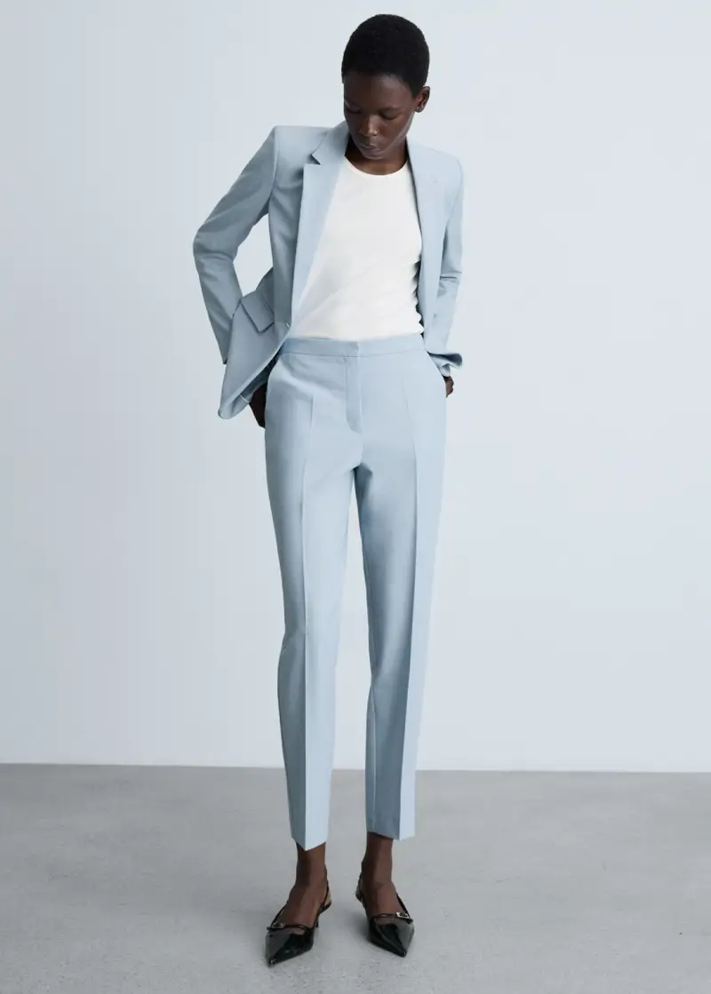 Mango tiene los pantalones cigarette que las pijitas más elegantes elegirán esta temporada (Traje)