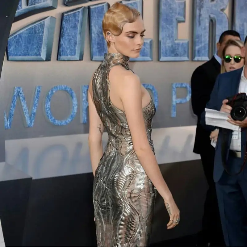 ondas al agua cara delevingne
