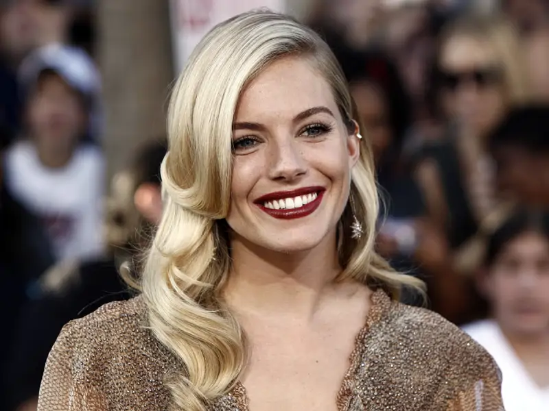 ondas al agua sienna miller