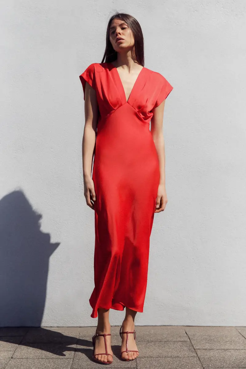 vestido midi satinado rojo zara