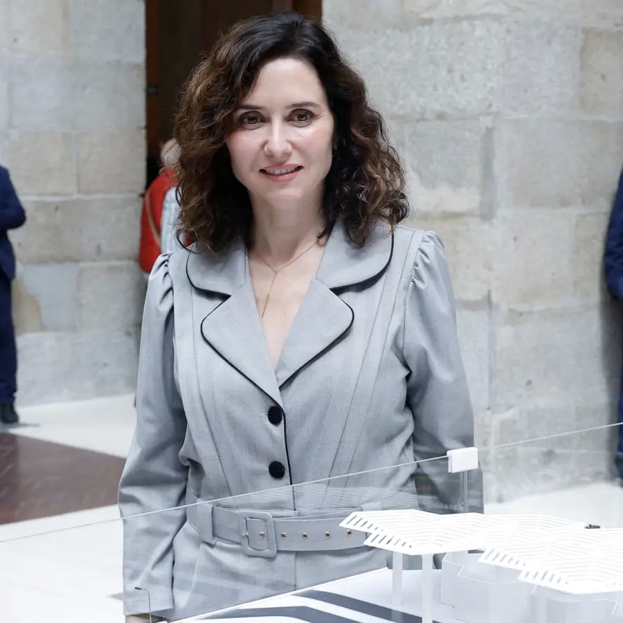 Los mejores looks de las fiestas de San Isidro: del top peplum de Isabel Díaz Ayuso al vestido de chulapa de Reyes Maroto