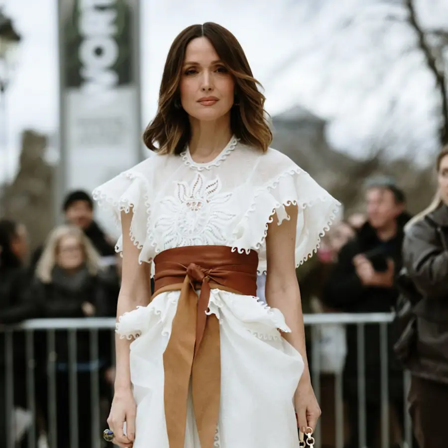 Si tuviera más de 50 años, escogería estas sandalias doradas de Sfera para combinar con vestidos: cómodas, elegantes y en tendencia