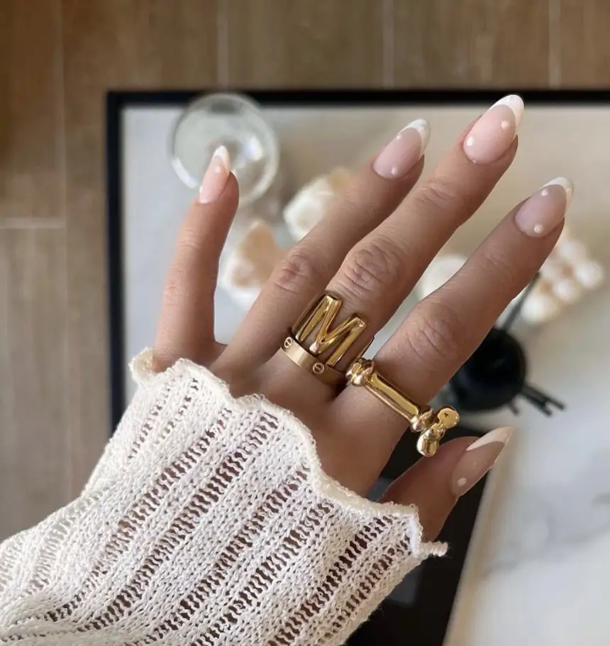 Uñas para la Feria de Abril: Francesa con puntos