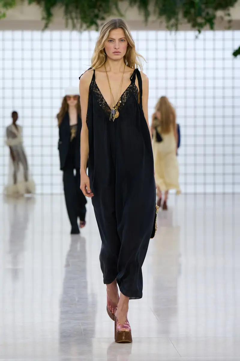 vestido negro chloe