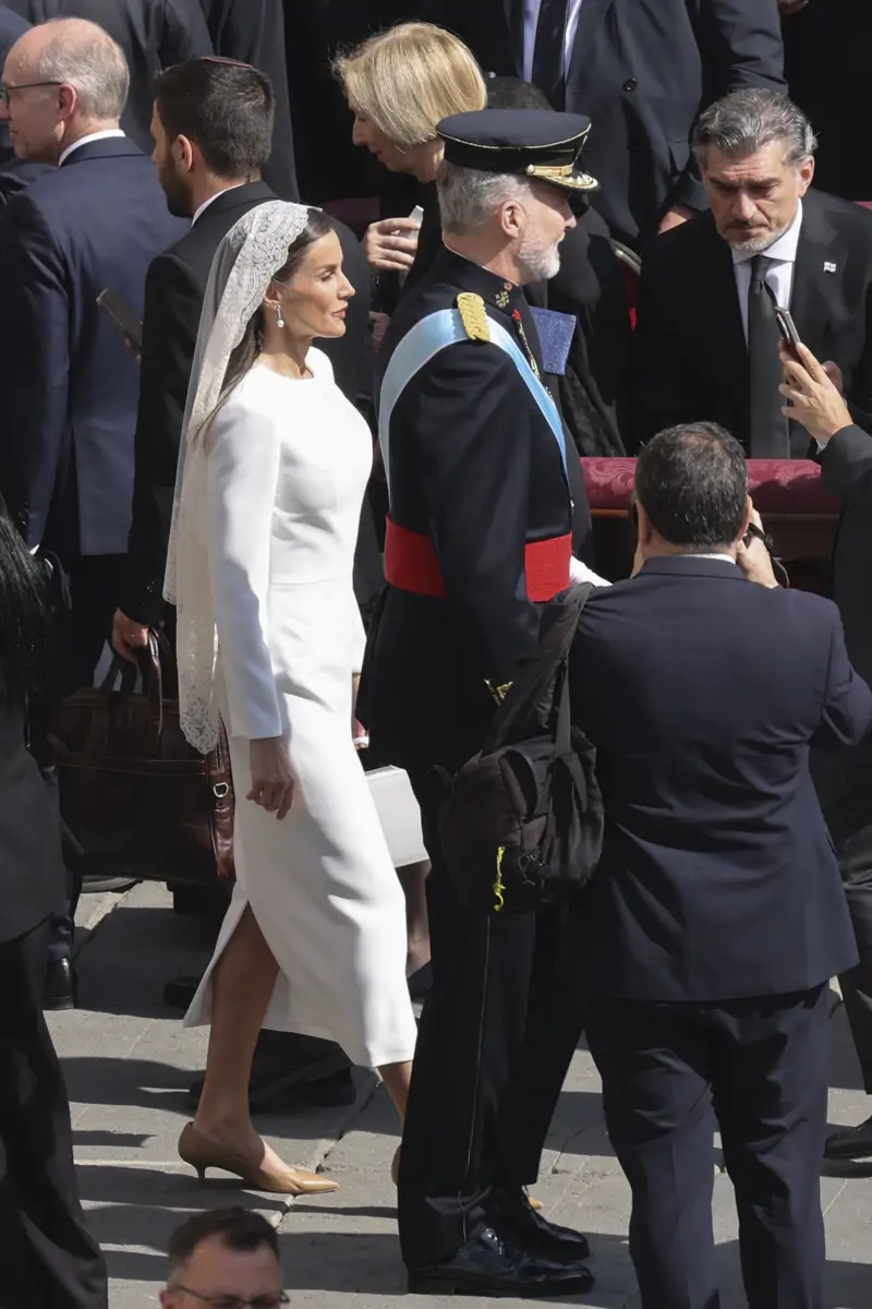 Letizia vestido blanco misa