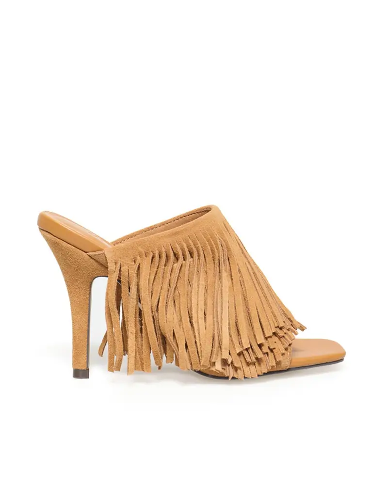 sandalias tacón con flecos