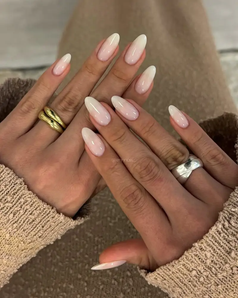 Uñas almendradas