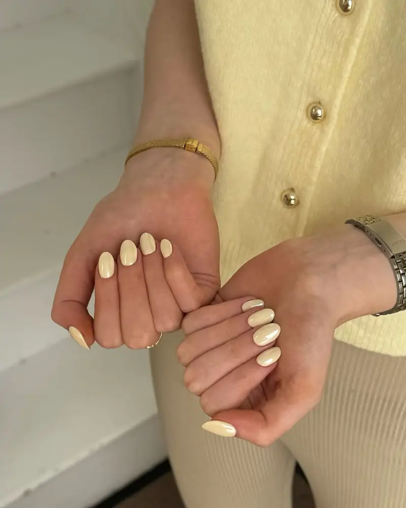 Uñas almendradas