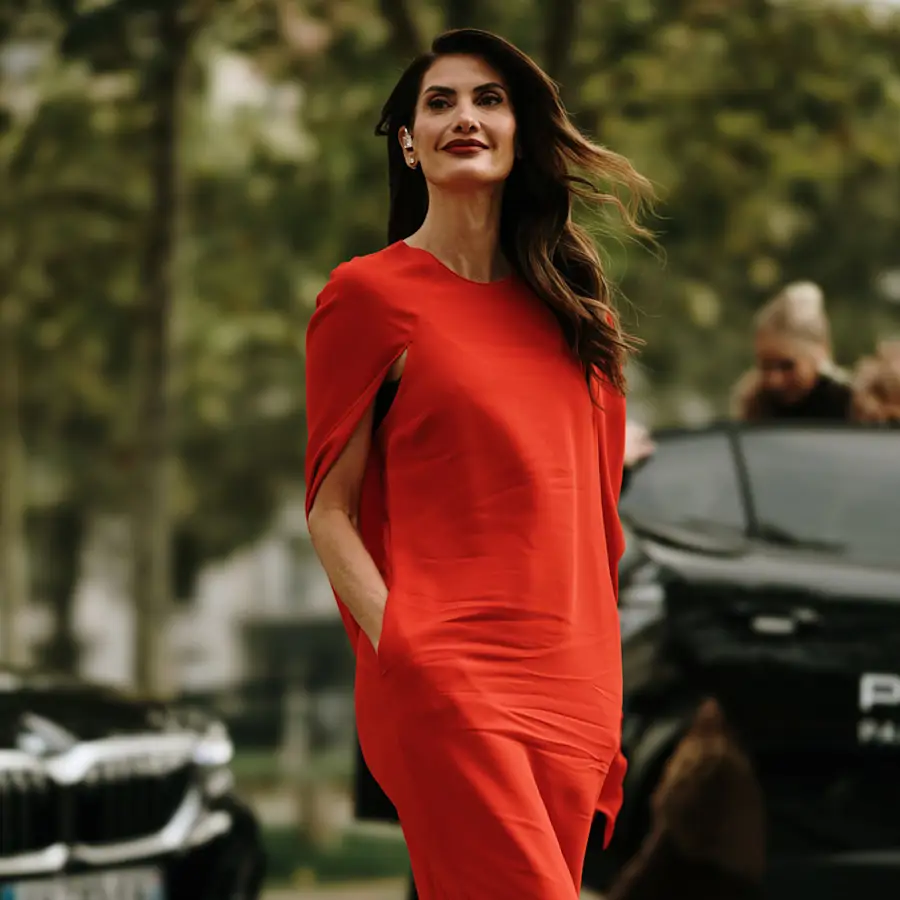 En verano, las mangas se llevan así: 5 vestidos de Zara que disimulan "alas de murciélago" de forma elegante y sin pasar calor