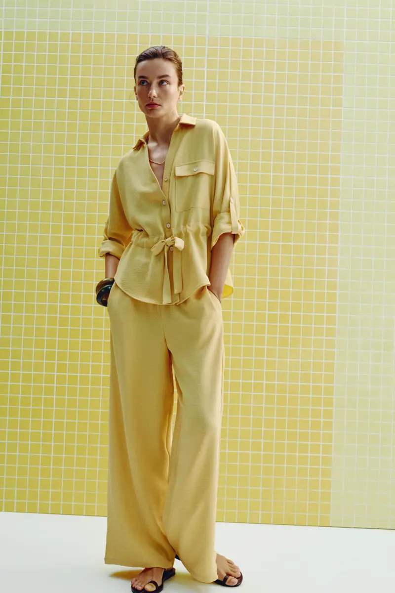 pantalon amarillo mantequilla zara