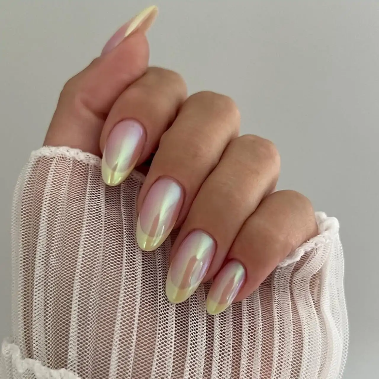 uñas amarillo mantequilla