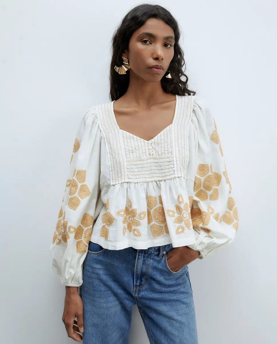 Blusa con manga abullonada