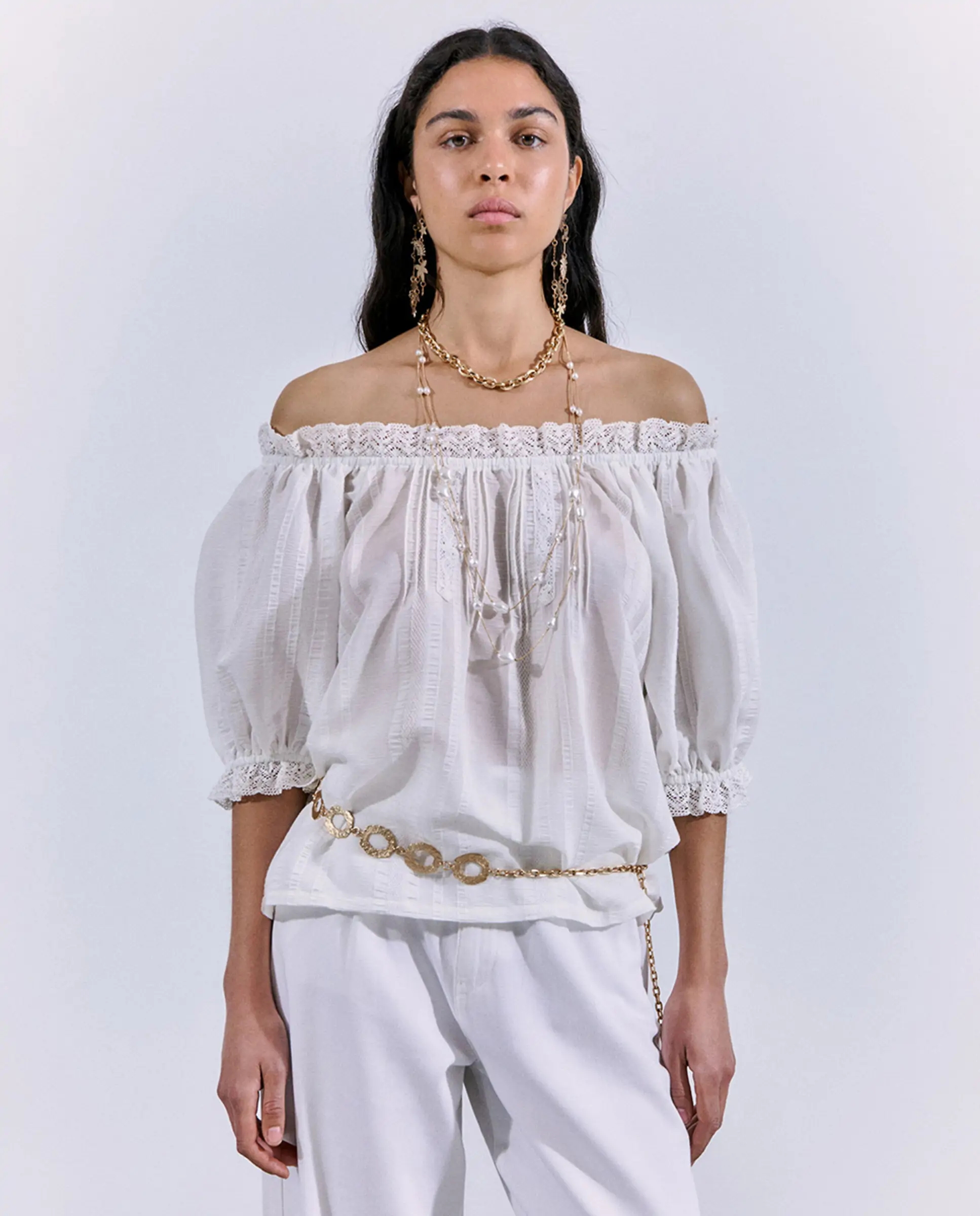 Blusa con hombros al aire