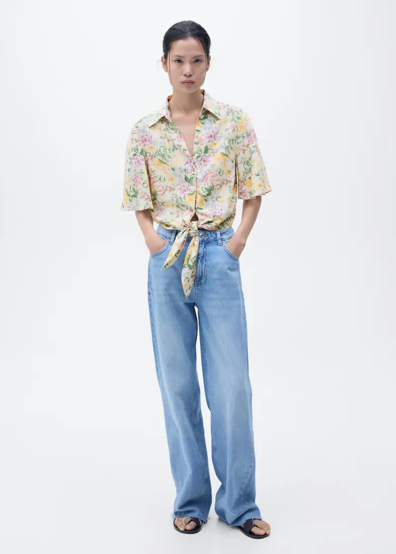 camisa floral nudo de Mango 