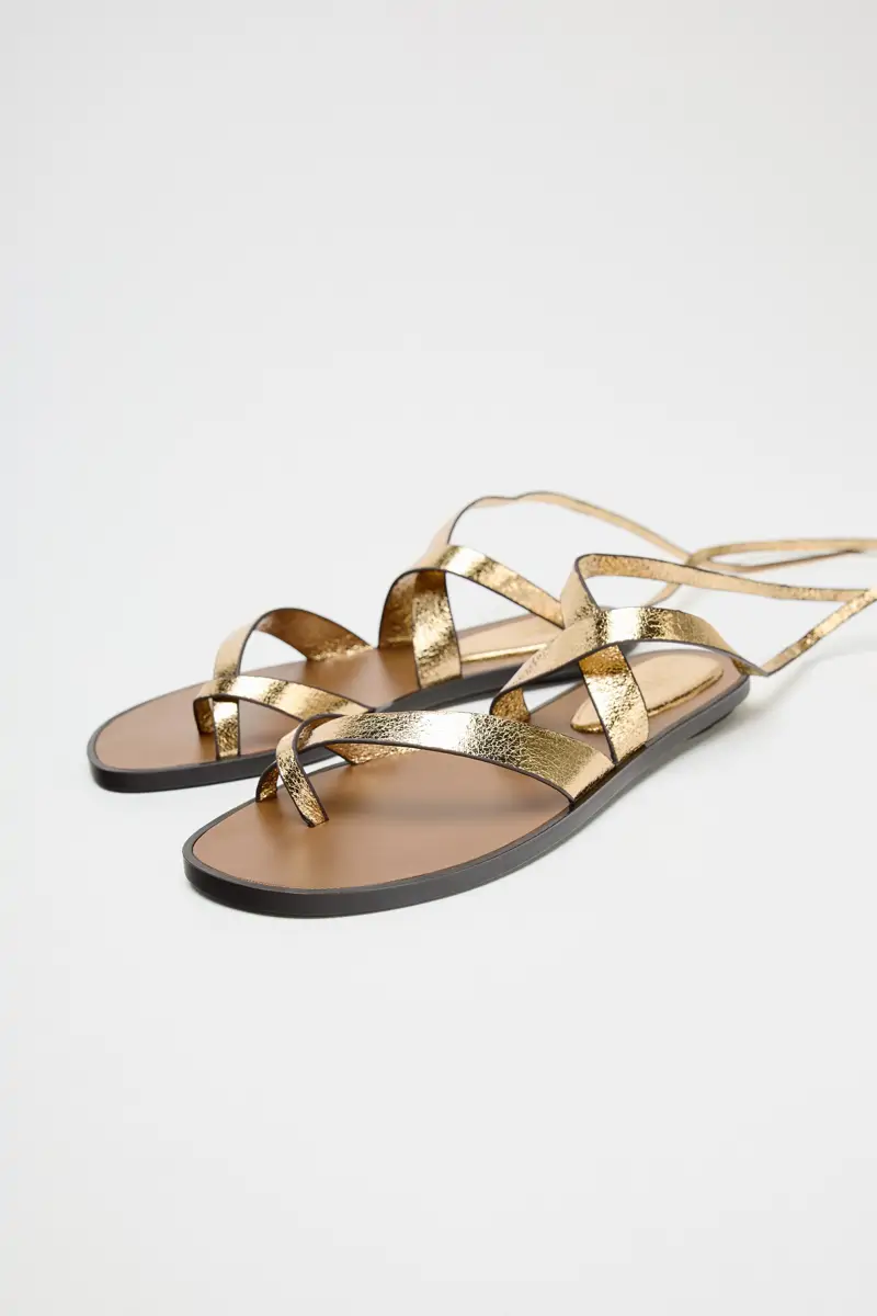 sandalias tiras doradas zara