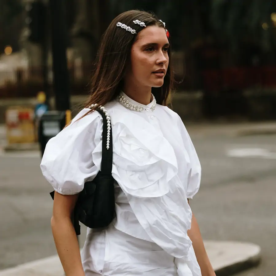 Si tienes 60 años y huyes de los tirantes, con estas blusas de Zara de manga corta te verás muy favorecida y elegante