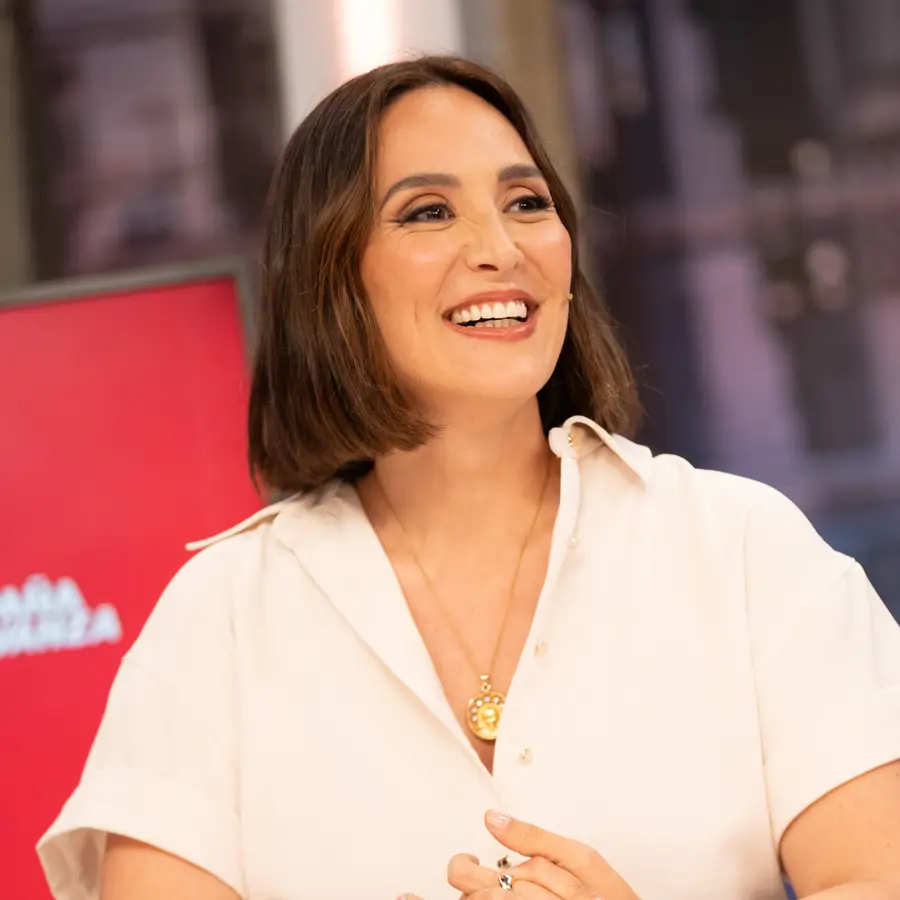 Uñas nacaradas pasados los 40 sí, pero como Tamara Falcó: cortitas, con base rosada y redondeadas 