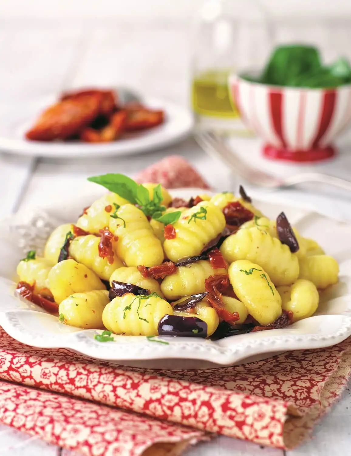 ñoquis Mercadona con aceitunas y tomates secos