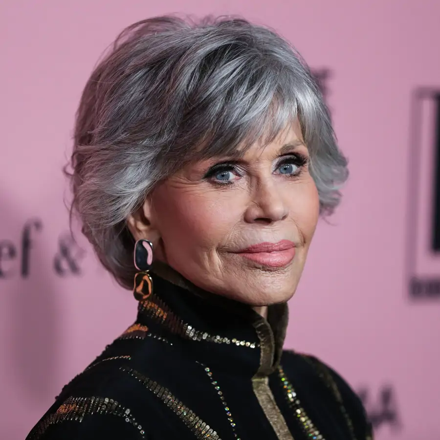 Jane Fonda, actriz (87 años): "Estoy tan feliz de haberme dejado las canas. Ya basta de tanto tiempo perdido, tanto dinero gastado, tantos químicos; ya no quiero más"
