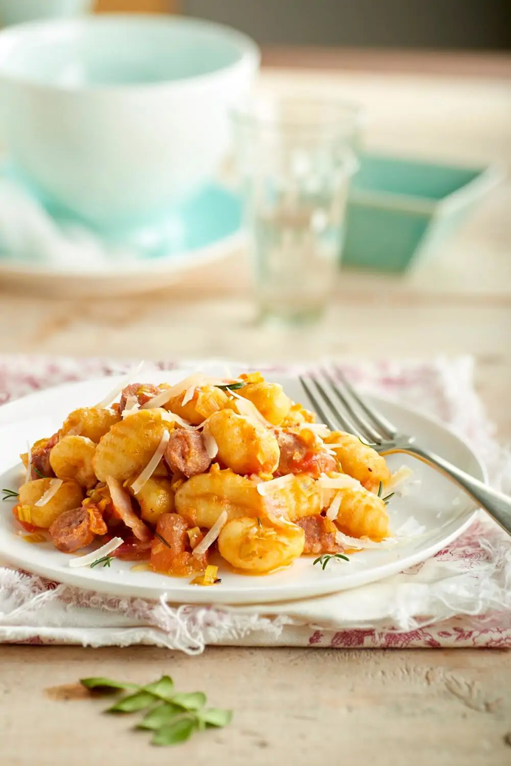 ñoquis mercadona con tomate y salchichas