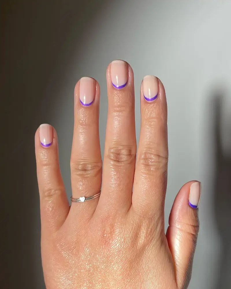 manicura francesa morada
