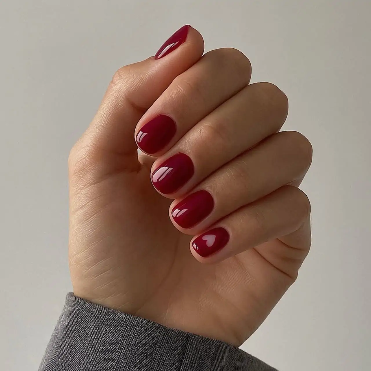 Uñas rojo cereza